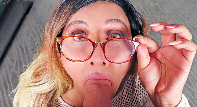 Tamara Learns English While Dressed